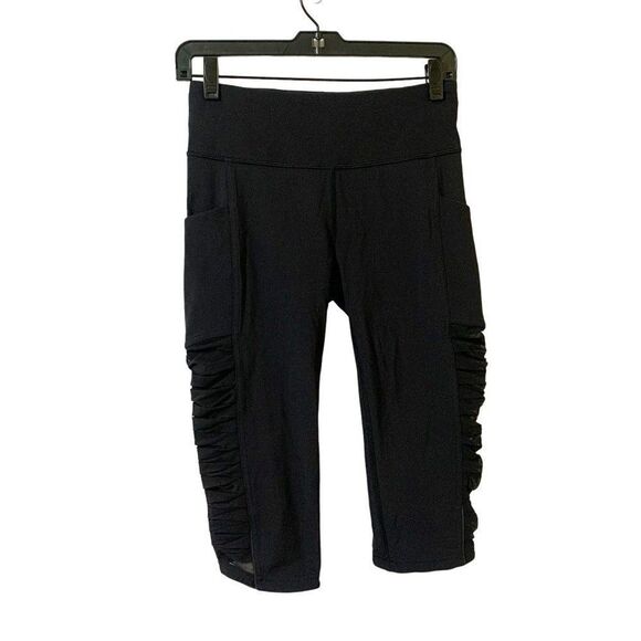 lululemon athletica Pants - Lululemon Size 6 Black Mesh Sharp Turns Cropped Crop Leggings Workout Athletic